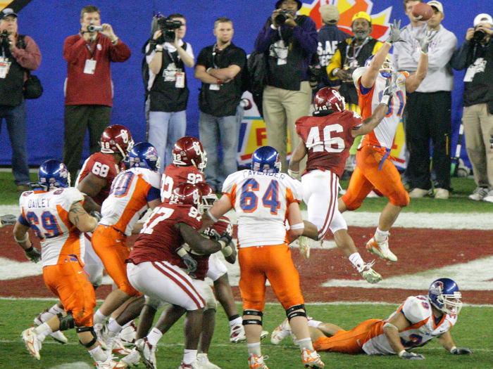 vinny-perretta-derek-schouman-boise-state-broncos-football-hb-pass-oklahoma-fiesta-bowl.jpg